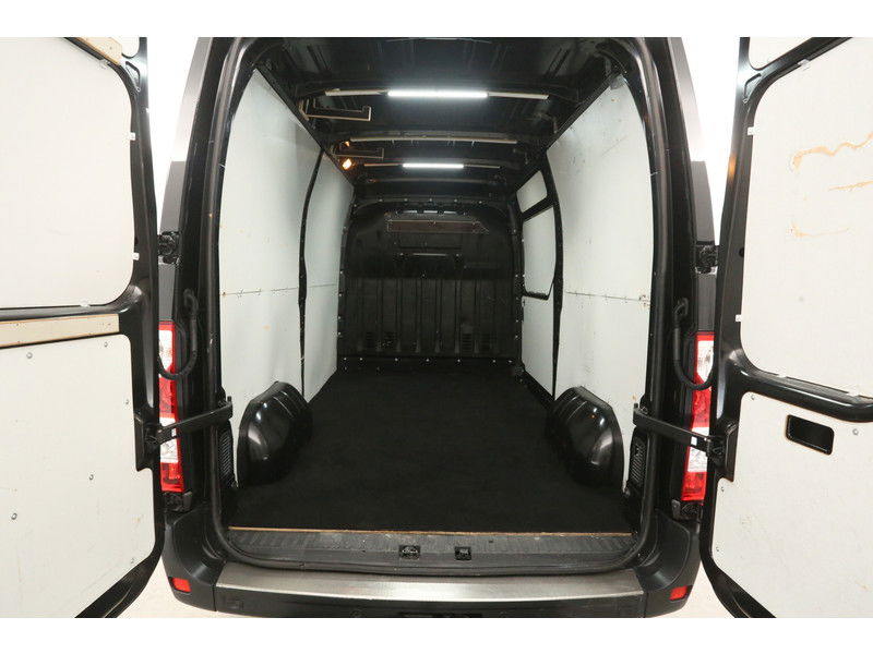 Renault Master 2.3 dCi L2H2 Black Edition