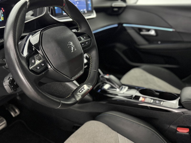 Peugeot e-208