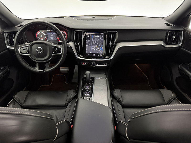 Volvo V60 2.0 B3 R-Design Black Edition