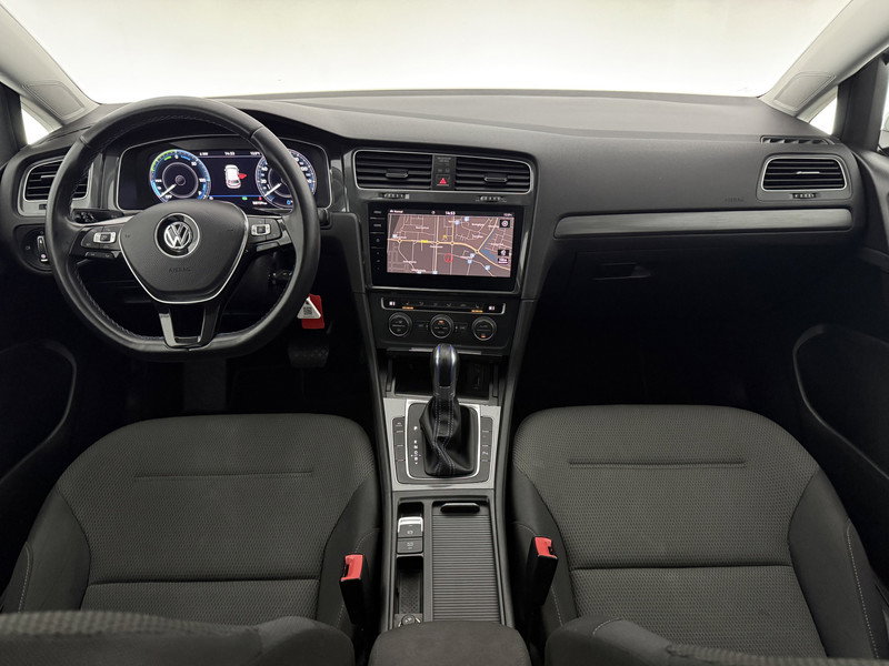 Volkswagen e-Golf  L186TZ