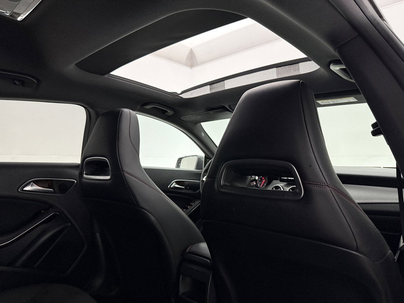 Mercedes-Benz CLA-Klasse 180 Business Solution AMG SV454K