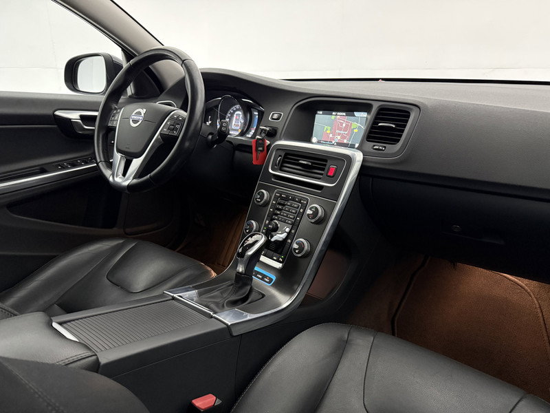 Volvo V60 2.4 D6 Twin Engine Momentum 280PK L433GZ