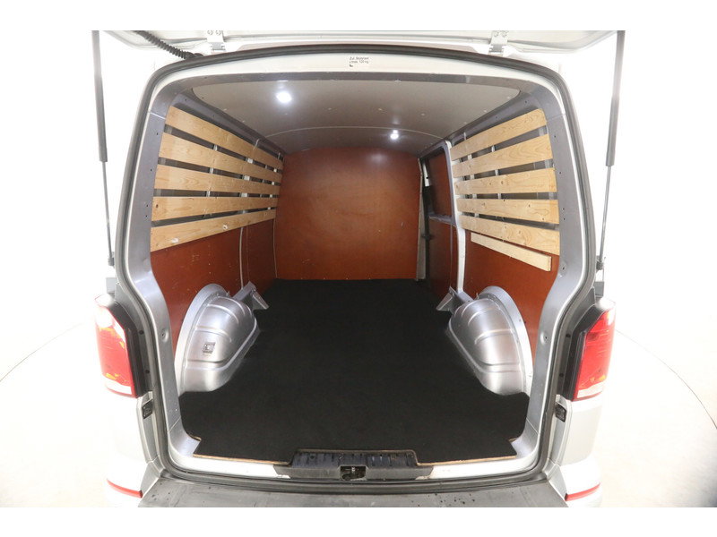 Volkswagen Transporter 2.0 TDI L2H1 140PK VJX09Z