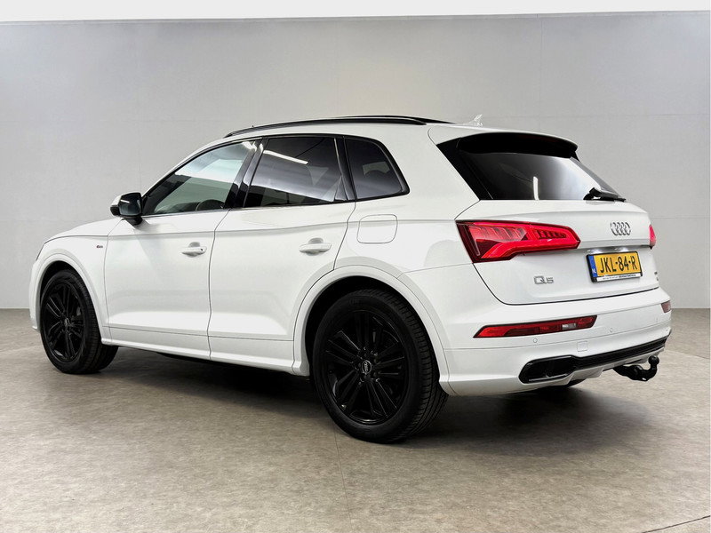 Audi Q5 55 TFSI e Quattro Competition S-line Black Edition JKL84R