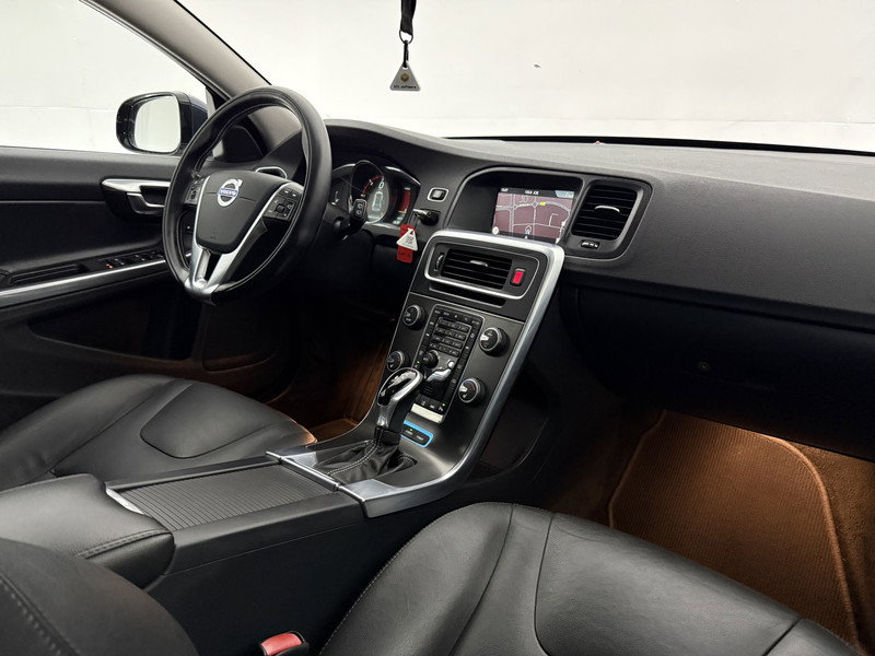 Volvo V60 2.4 D6 AWD Plug-In Hybrid Summum 280PK 3TRB86