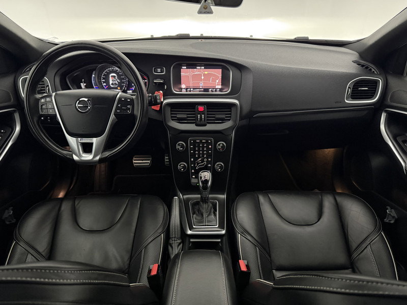 Volvo V40 2.0 T4 Business Sport R-Design 191PK SR299P