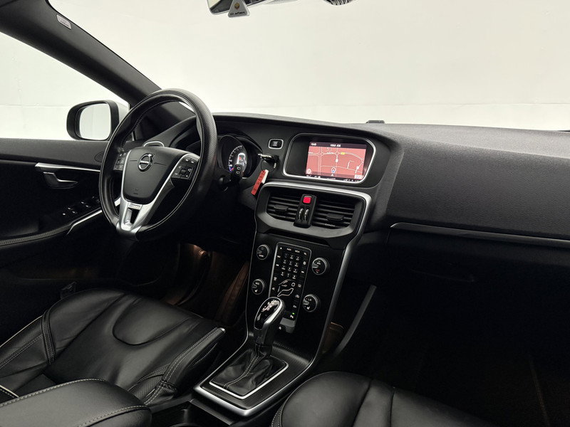 Volvo V40 2.0 T4 Business Sport R-Design 191PK SR299P
