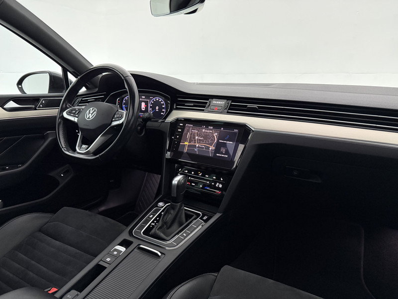 Volkswagen Passat 1.5 TSI R-Line J417XG