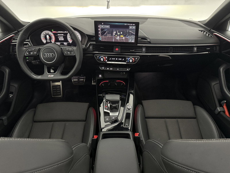 Audi A4 35 TFSI S-Line Competition | Black Edition R277BD