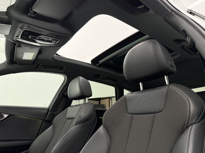 Audi A4 35 TFSI S-Line Competition | Black Edition R277BD